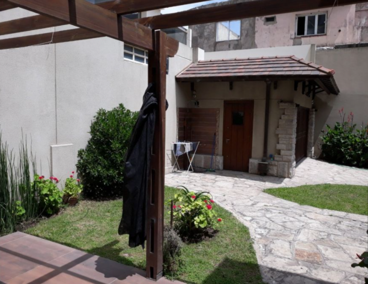 MAGNIFICO CHALET PARA EXIGENTES, FRENTE AL MAR. (LOTE EN PH)
