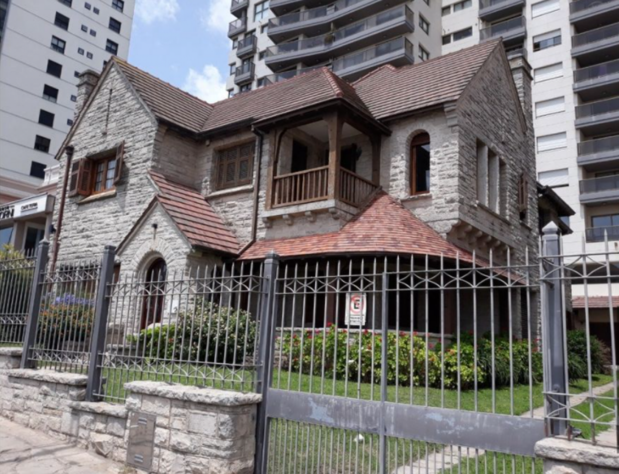MAGNIFICO CHALET PARA EXIGENTES, FRENTE AL MAR. (LOTE EN PH)
