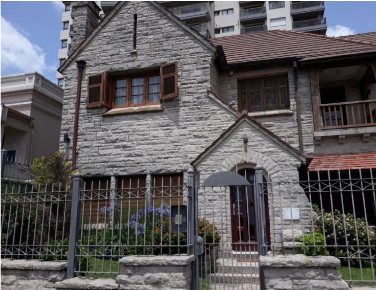 MAGNIFICO CHALET PARA EXIGENTES, FRENTE AL MAR. (LOTE EN PH)