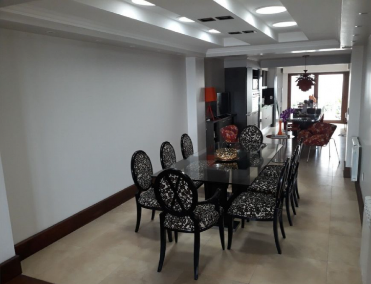 MAGNIFICO CHALET PARA EXIGENTES, FRENTE AL MAR. (LOTE EN PH)