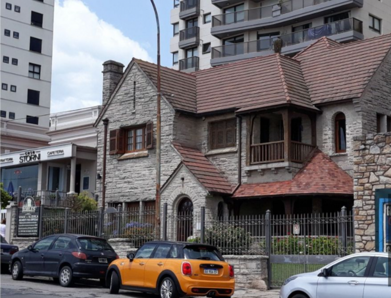 MAGNIFICO CHALET PARA EXIGENTES, FRENTE AL MAR. (LOTE EN PH)