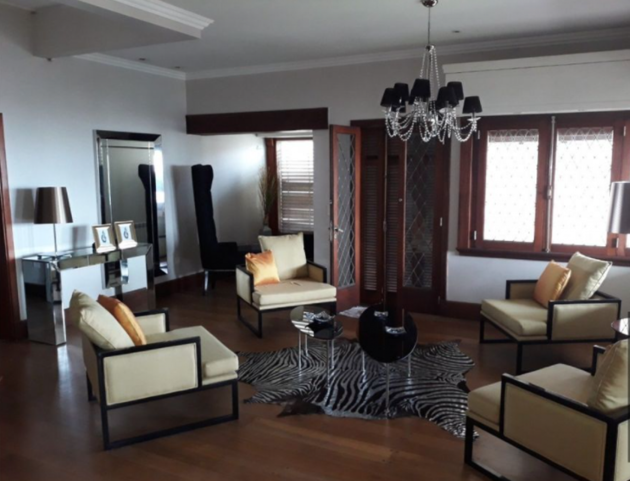 MAGNIFICO CHALET PARA EXIGENTES, FRENTE AL MAR. (LOTE EN PH)