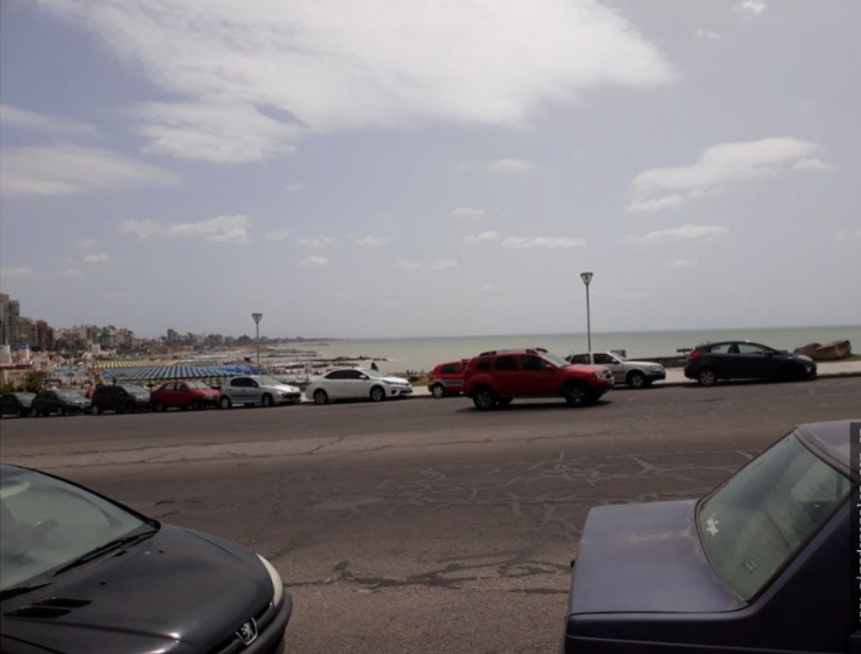 MAGNIFICO CHALET PARA EXIGENTES, FRENTE AL MAR. (LOTE EN PH)