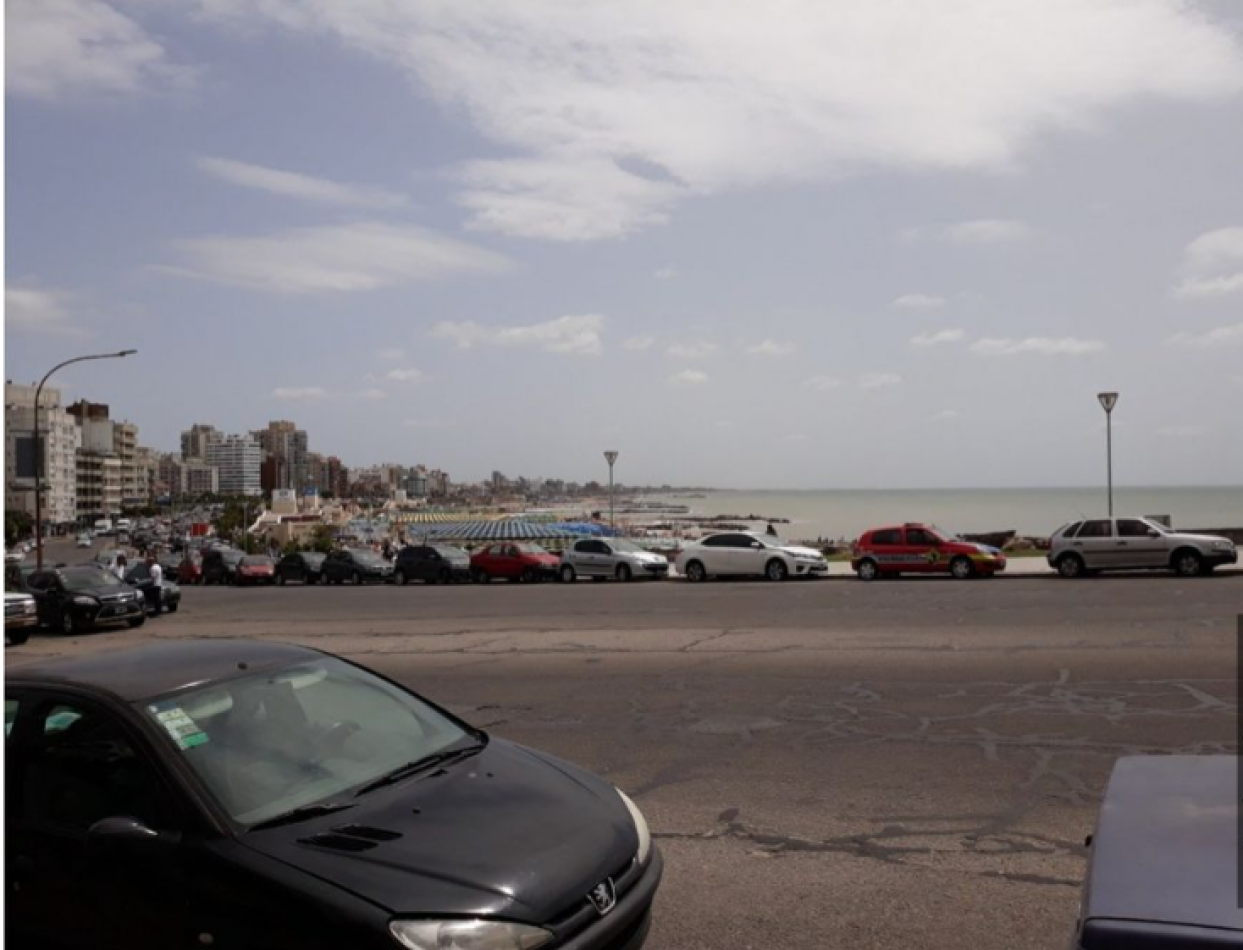 MAGNIFICO CHALET PARA EXIGENTES, FRENTE AL MAR. (LOTE EN PH)