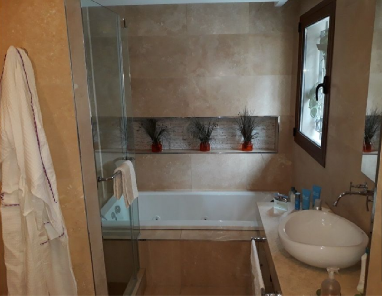 MAGNIFICO CHALET PARA EXIGENTES, FRENTE AL MAR. (LOTE EN PH)