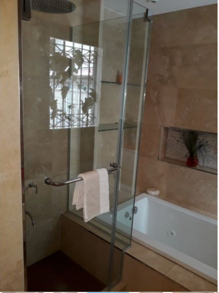 MAGNIFICO CHALET PARA EXIGENTES, FRENTE AL MAR. (LOTE EN PH)