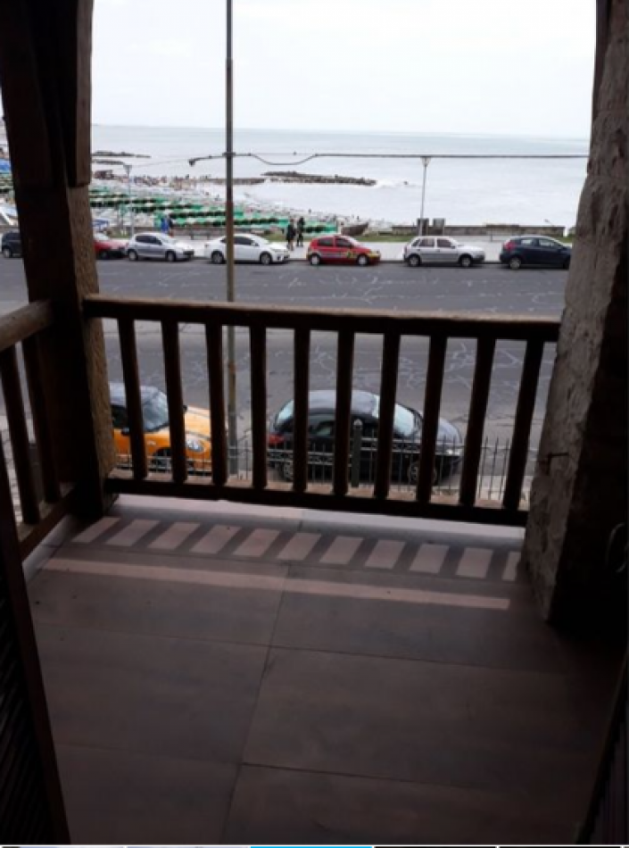 MAGNIFICO CHALET PARA EXIGENTES, FRENTE AL MAR. (LOTE EN PH)
