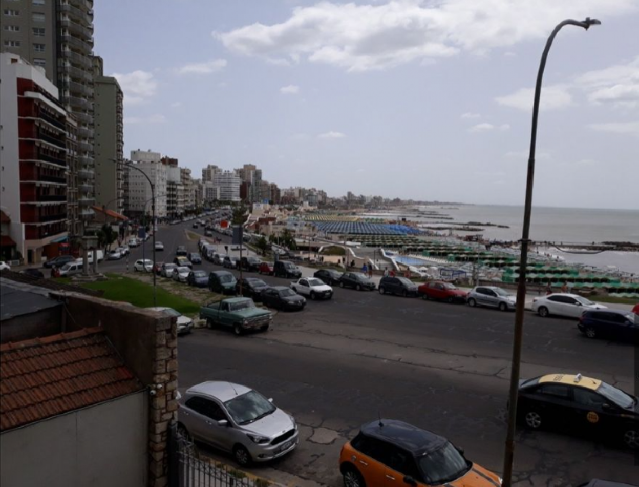 MAGNIFICO CHALET PARA EXIGENTES, FRENTE AL MAR. (LOTE EN PH)