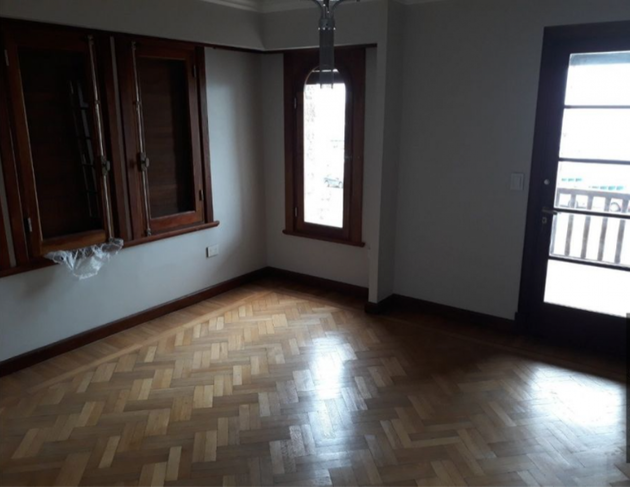 MAGNIFICO CHALET PARA EXIGENTES, FRENTE AL MAR. (LOTE EN PH)