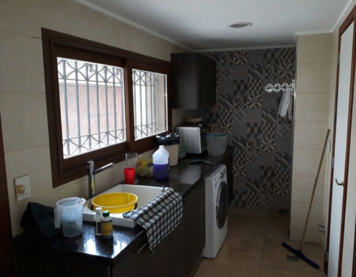 MAGNIFICO CHALET PARA EXIGENTES, FRENTE AL MAR. (LOTE EN PH)