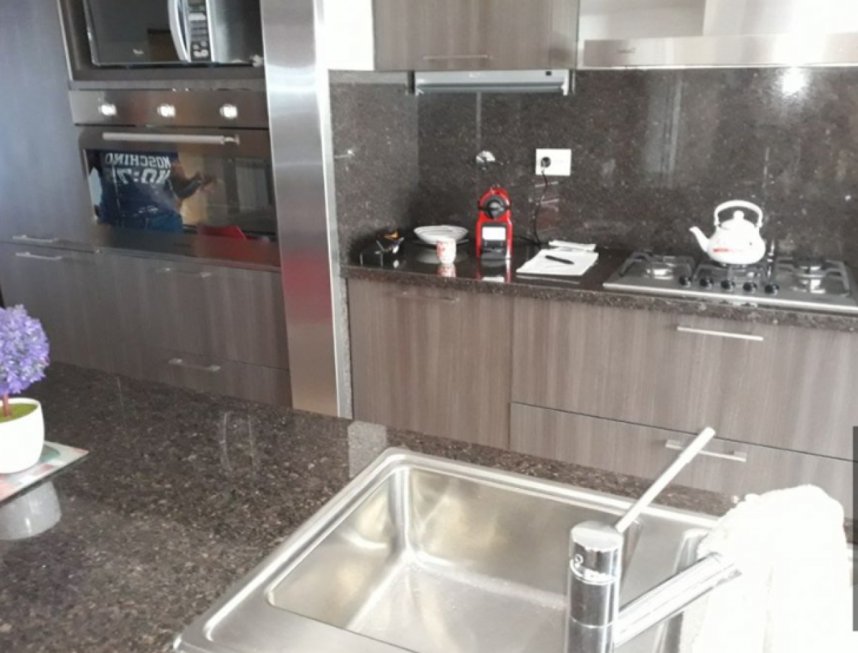 MAGNIFICO CHALET PARA EXIGENTES, FRENTE AL MAR. (LOTE EN PH)