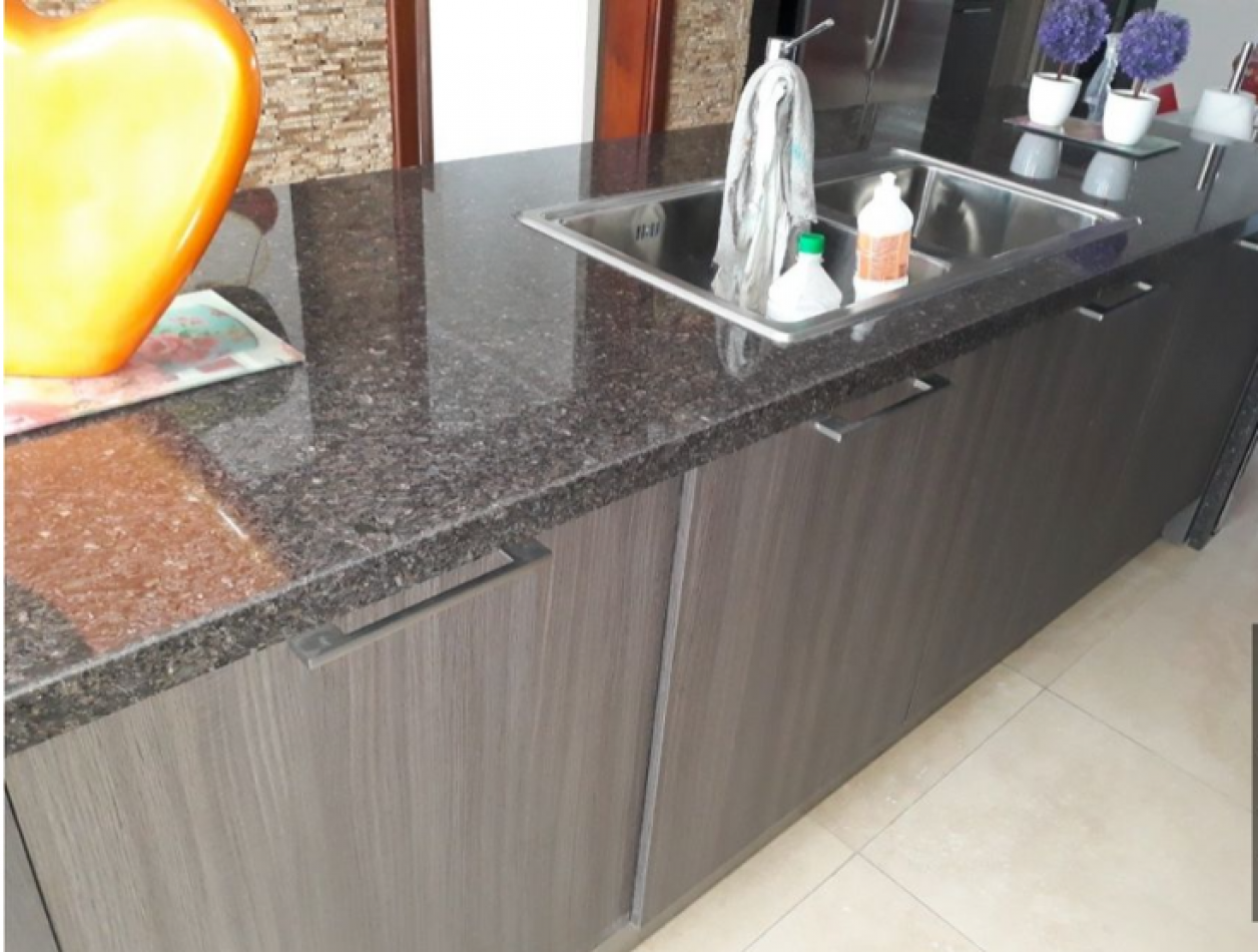 MAGNIFICO CHALET PARA EXIGENTES, FRENTE AL MAR. (LOTE EN PH)