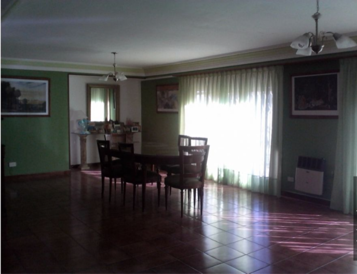 GRANDIOSA CASA QUINTA PROXIMA A CAMPING MUNICIPALES.