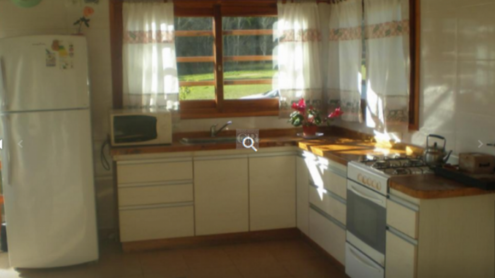 MODERNO CHALET SOBRE 4162 METROS DE LOTE. POSIBILIDAD DE 1 LOTE MAS.