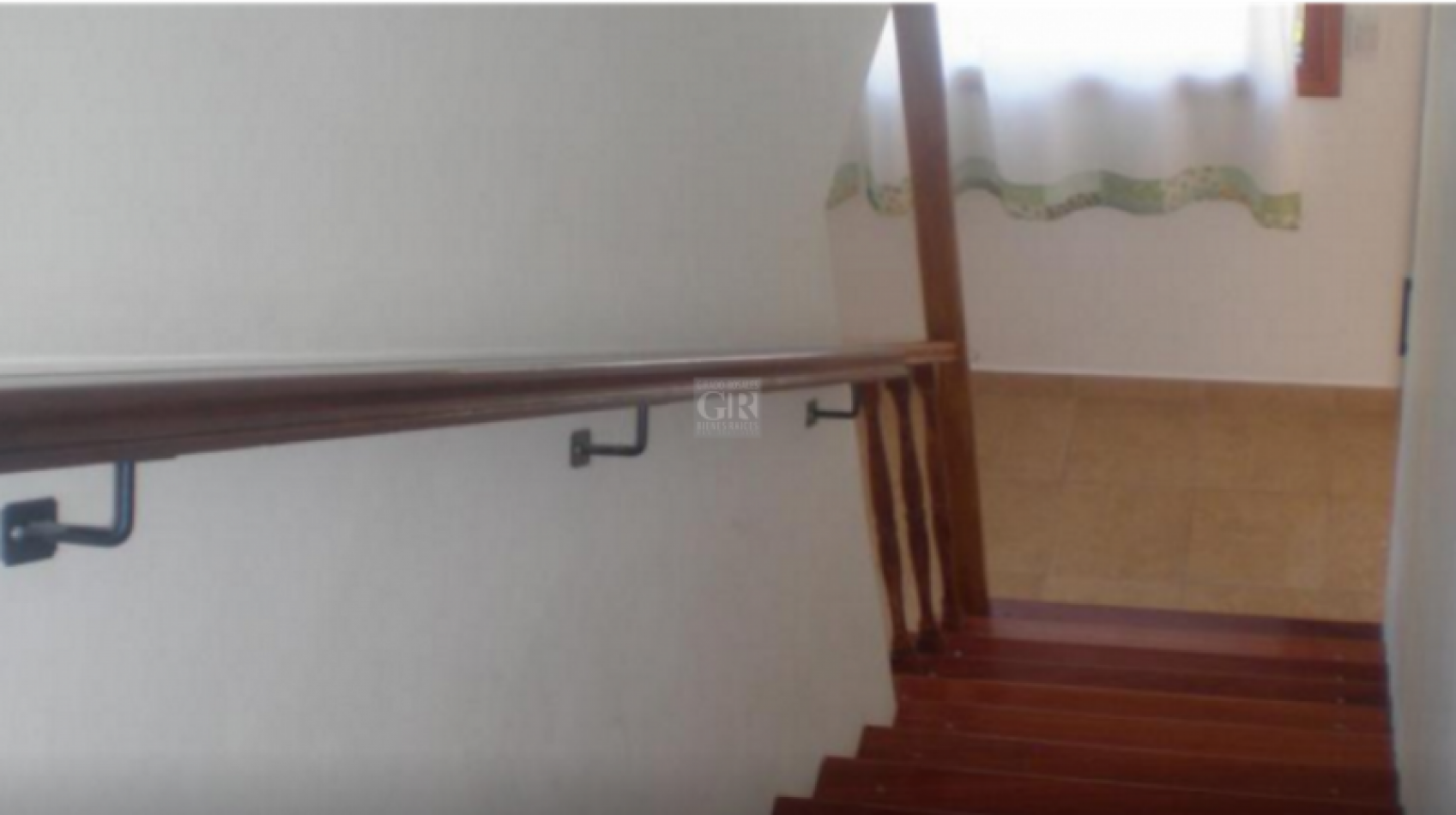 MODERNO CHALET SOBRE 4162 METROS DE LOTE. POSIBILIDAD DE 1 LOTE MAS.