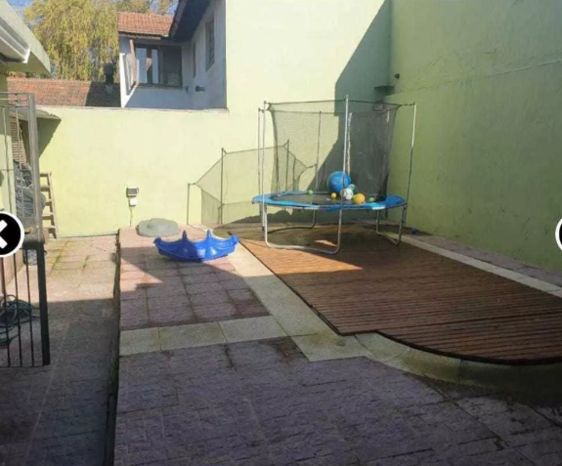 CHALET  4 AMBIENTES .PISCINA.