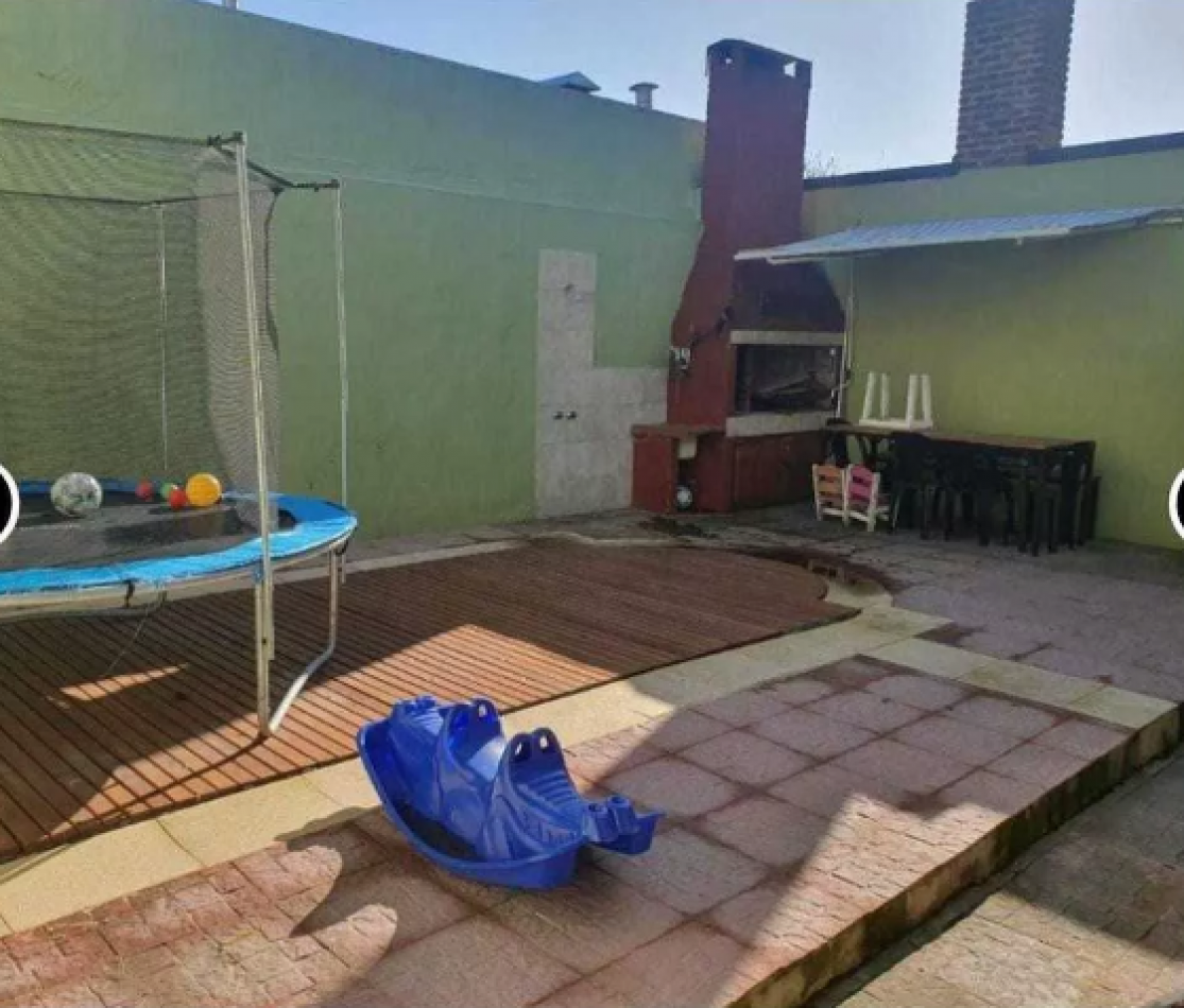 CHALET  4 AMBIENTES .PISCINA.