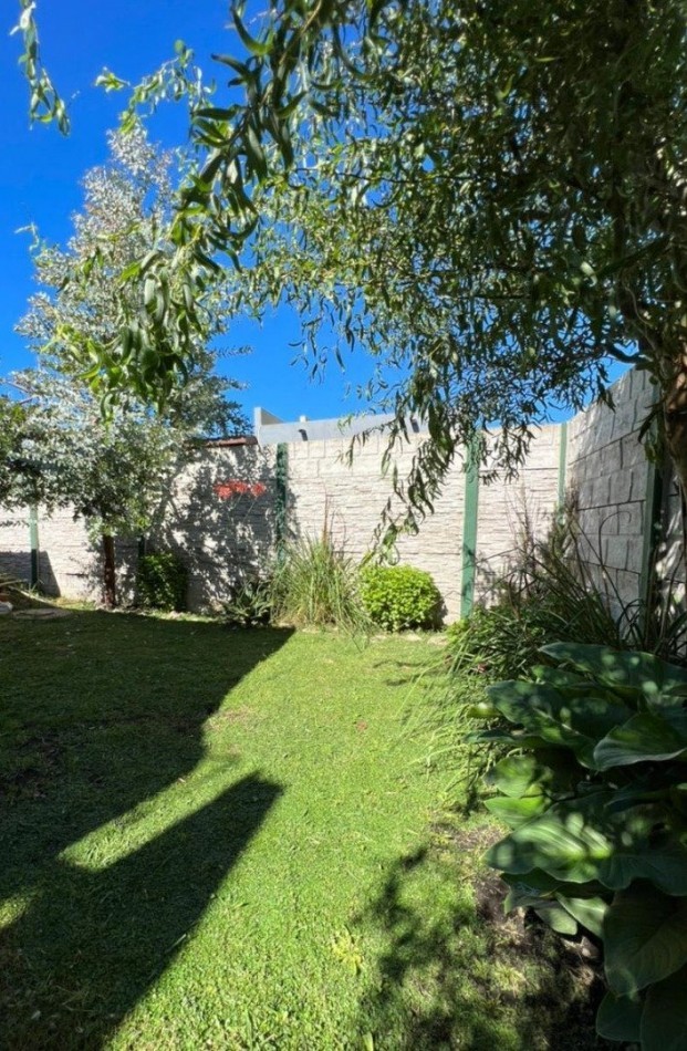 BELLA Y MODERNA CASA TIPO CABAÑA EN SANTA CLARA DEL MAR.