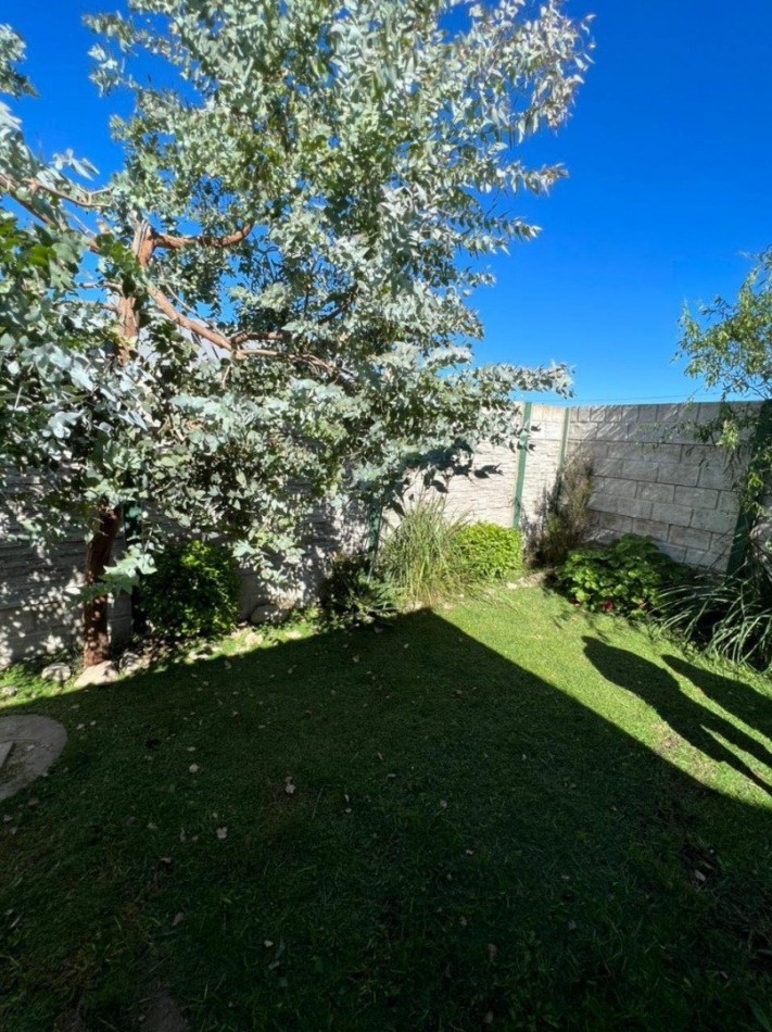 BELLA Y MODERNA CASA TIPO CABAÑA EN SANTA CLARA DEL MAR.