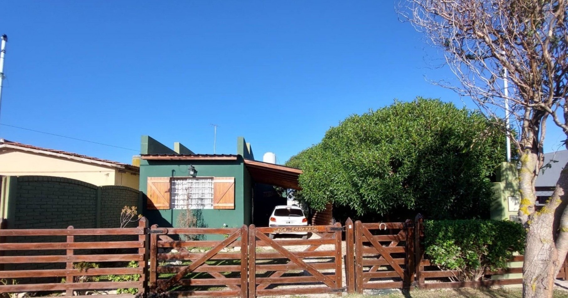 BELLA Y MODERNA CASA TIPO CABAÑA EN SANTA CLARA DEL MAR.