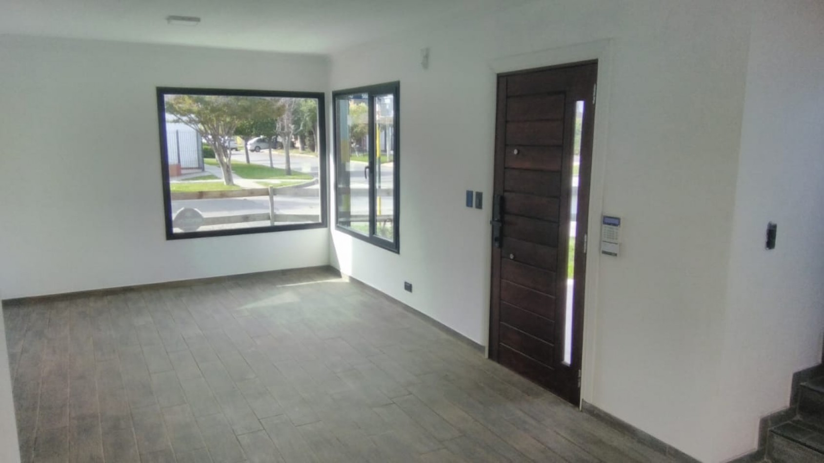 CHALET (PH) 4 AMB.A ESTRENAR, ESPACIO COCHERA. PARQUE LURO.