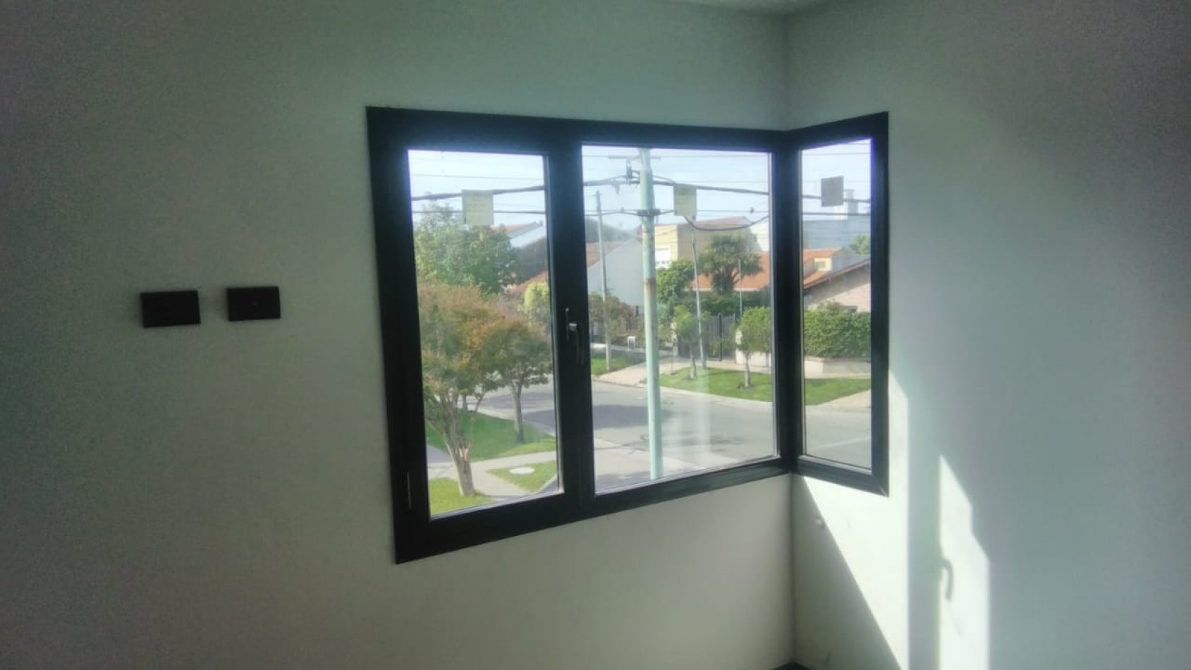 CHALET (PH) 4 AMB.A ESTRENAR, ESPACIO COCHERA. PARQUE LURO.