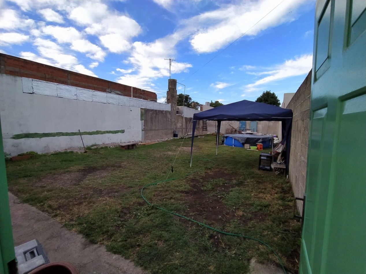LOTE CON MEJORAS, VILLA PRIMERA.TOMA LOCAL, VEHICULOS.CONSULTE.