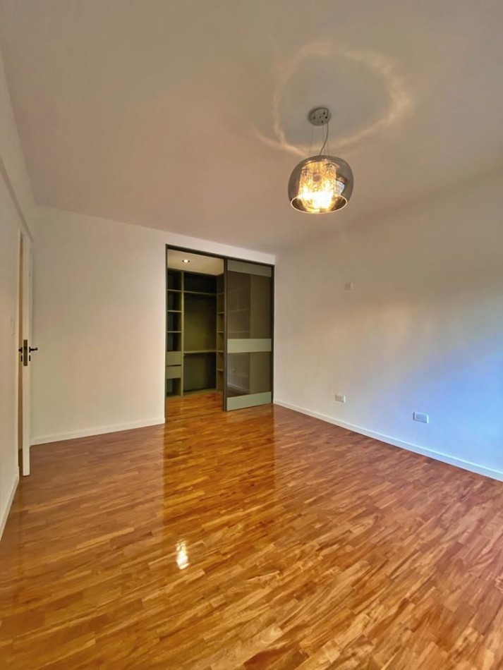 4 AMB.INTEGRAMENTE A NUEVO, ZONA PLAZA MITRE.