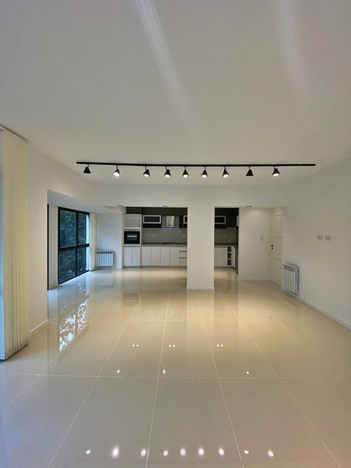 4 AMB.INTEGRAMENTE A NUEVO, ZONA PLAZA MITRE.