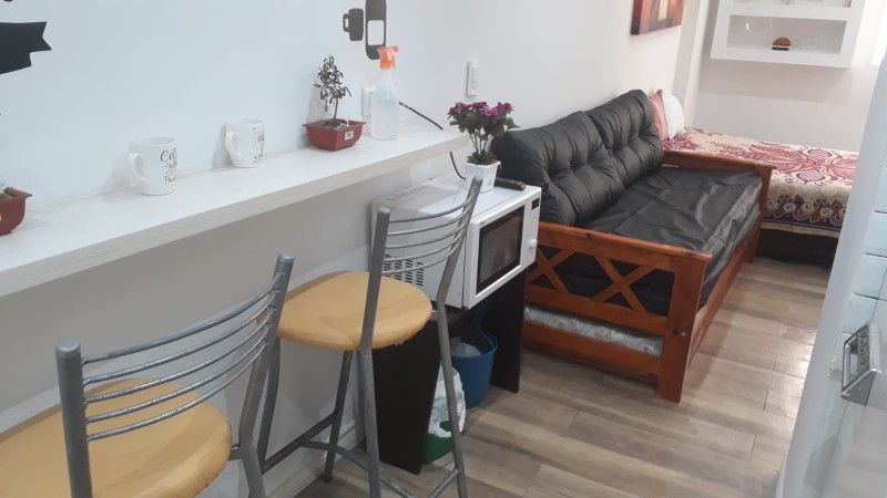 SE VENDE DEPTO. 1 AMBIENTE RECICLADO LURO AL 2300