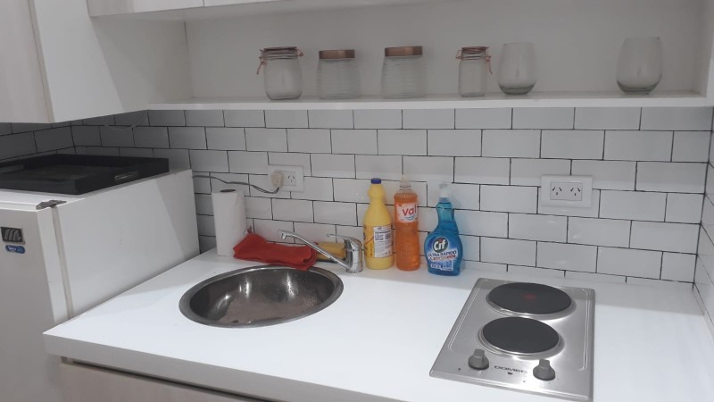 SE VENDE DEPTO. 1 AMBIENTE RECICLADO LURO AL 2300