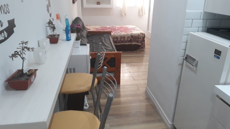 SE VENDE DEPTO. 1 AMBIENTE RECICLADO LURO AL 2300