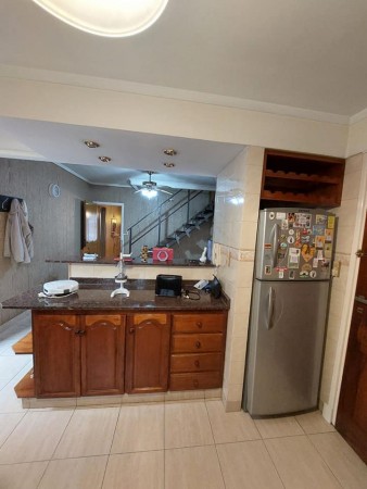 Se vende EXCELENTE PH tipo Chalet de 4 AMBIENTES 