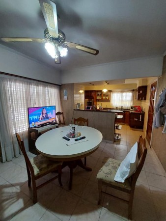 Se vende EXCELENTE PH tipo Chalet de 4 AMBIENTES 