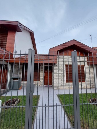Se vende EXCELENTE PH tipo Chalet de 4 AMBIENTES 