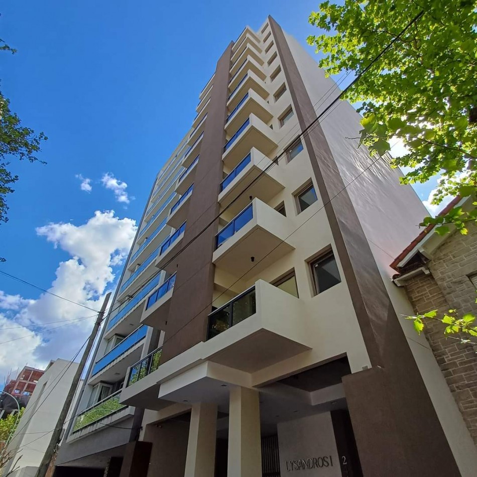 Se vende SEMIPISO 3 Amb. A estrenar!! La Rioja 2400