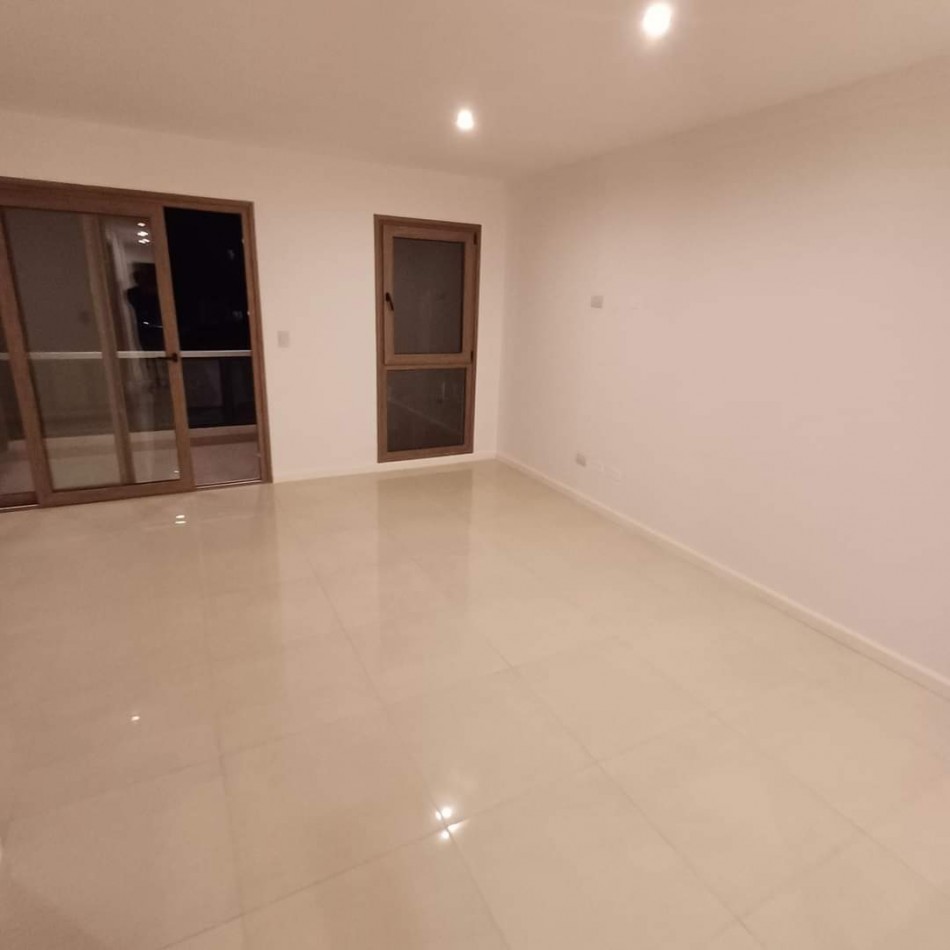 Se vende SEMIPISO 3 Amb. A estrenar!! La Rioja 2400