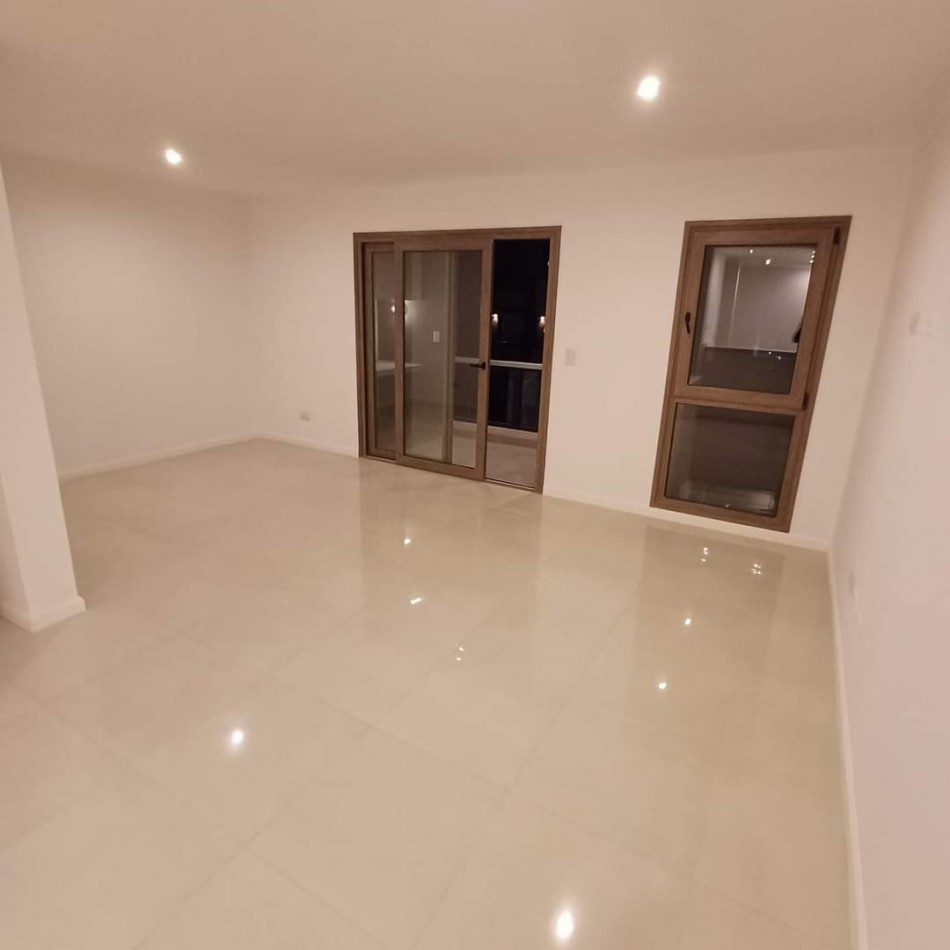 Se vende SEMIPISO 3 Amb. A estrenar!! La Rioja 2400