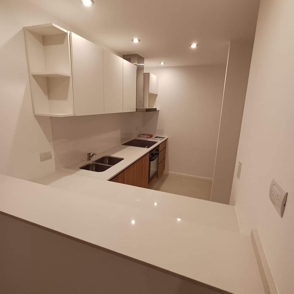 Se vende SEMIPISO 3 Amb. A estrenar!! La Rioja 2400