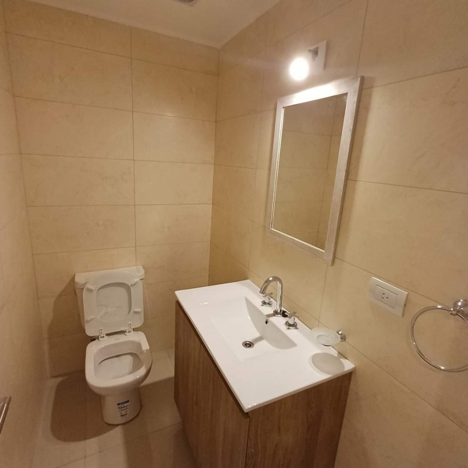 Se vende SEMIPISO 3 Amb. A estrenar!! La Rioja 2400