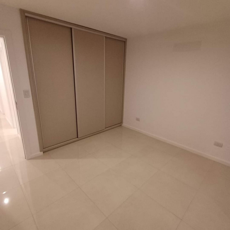 Se vende SEMIPISO 3 Amb. A estrenar!! La Rioja 2400