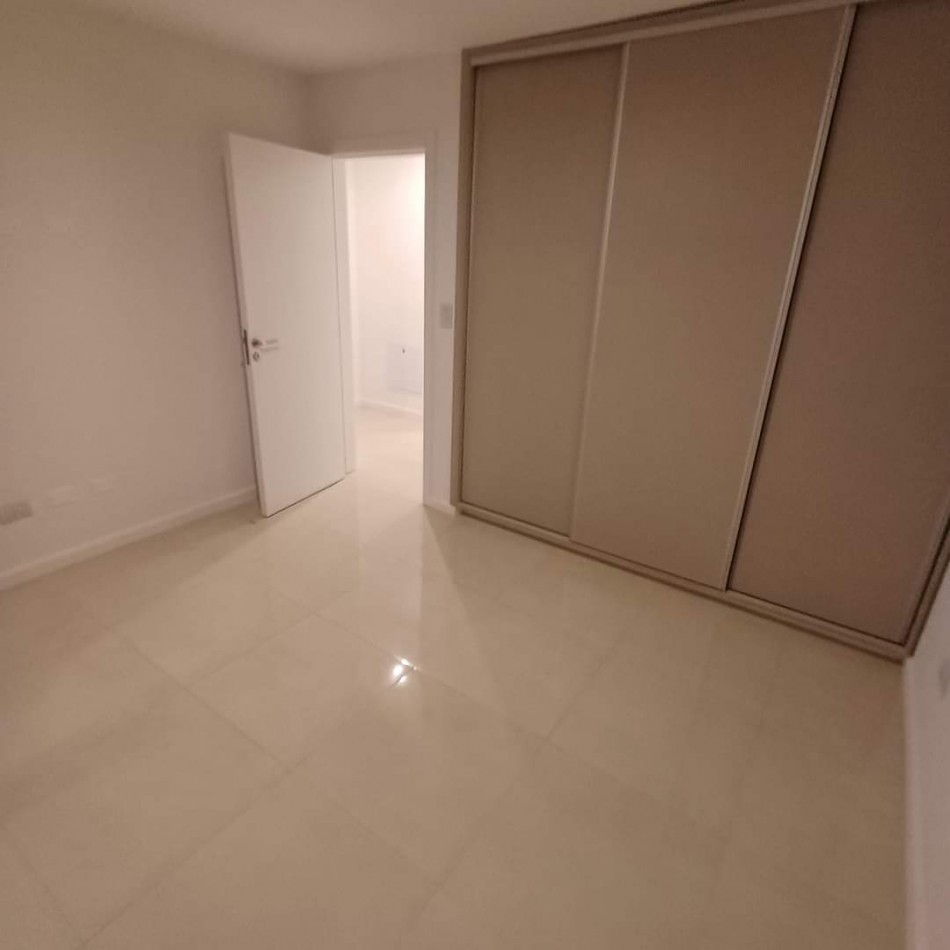 Se vende SEMIPISO 3 Amb. A estrenar!! La Rioja 2400