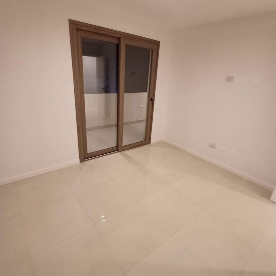 Se vende SEMIPISO 3 Amb. A estrenar!! La Rioja 2400