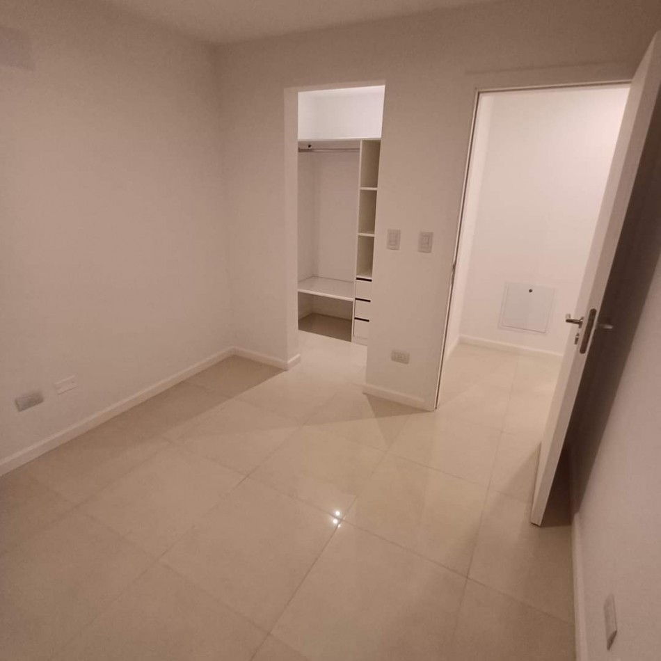 Se vende SEMIPISO 3 Amb. A estrenar!! La Rioja 2400