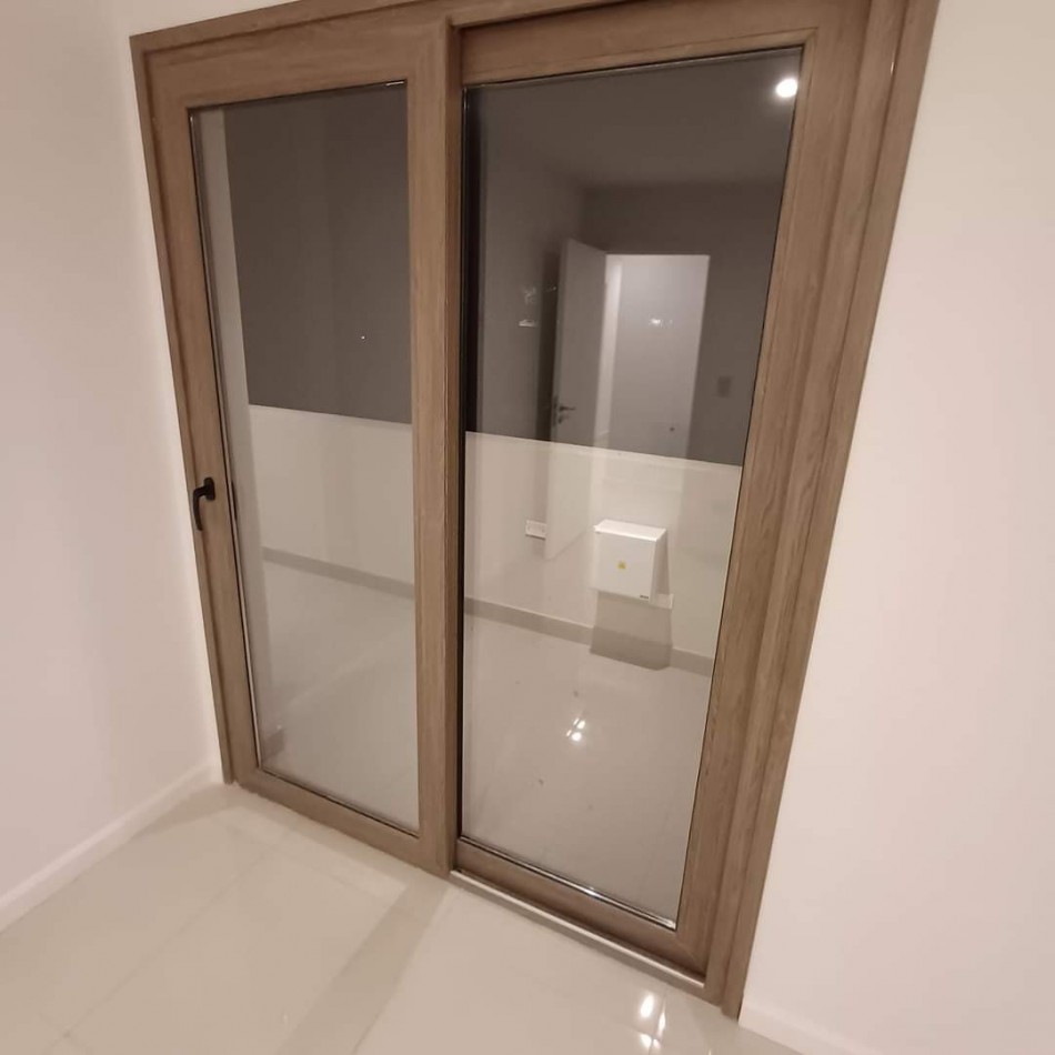 Se vende SEMIPISO 3 Amb. A estrenar!! La Rioja 2400
