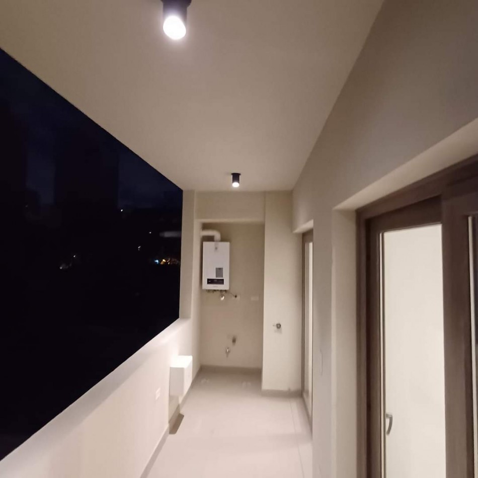 Se vende SEMIPISO 3 Amb. A estrenar!! La Rioja 2400
