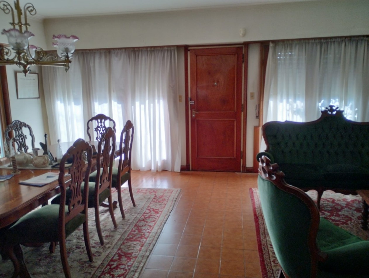 SE VENDE CHALET 4 AMB. CON QUINCHO P/30 PERSONAS