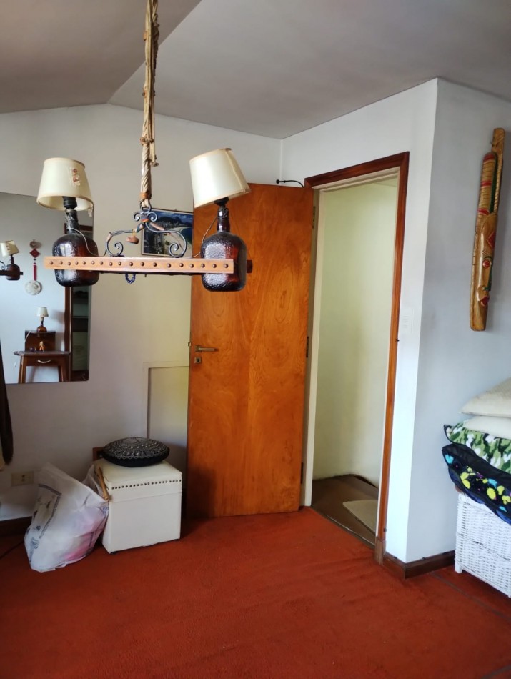 SE VENDE CHALET 4 AMB. CON QUINCHO P/30 PERSONAS