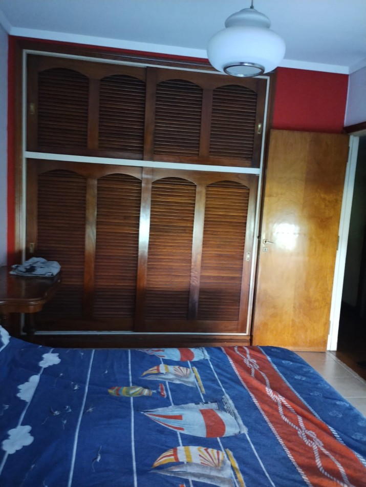 SE VENDE CHALET 4 AMB. CON QUINCHO P/30 PERSONAS