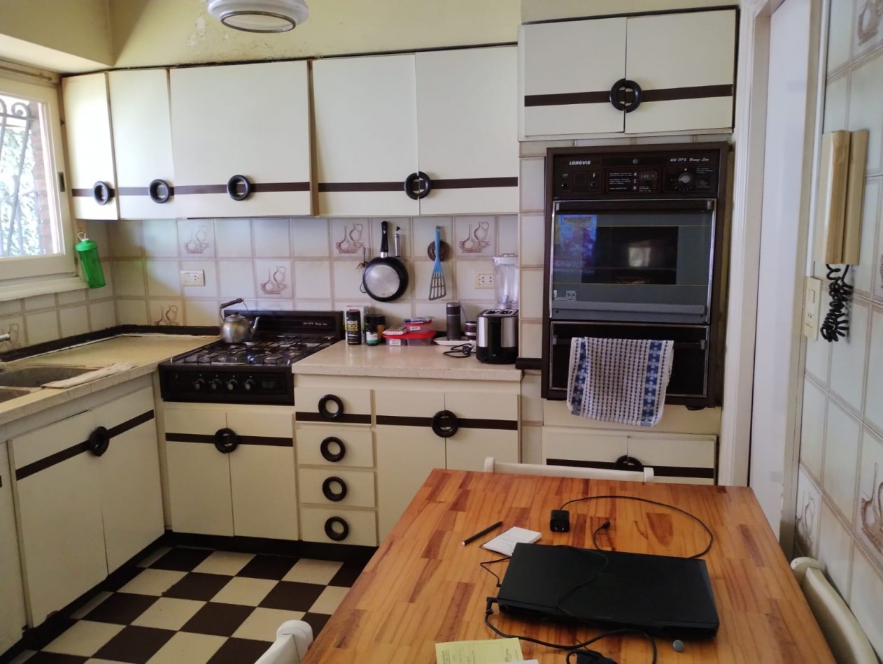 SE VENDE CHALET 4 AMB. CON QUINCHO P/30 PERSONAS